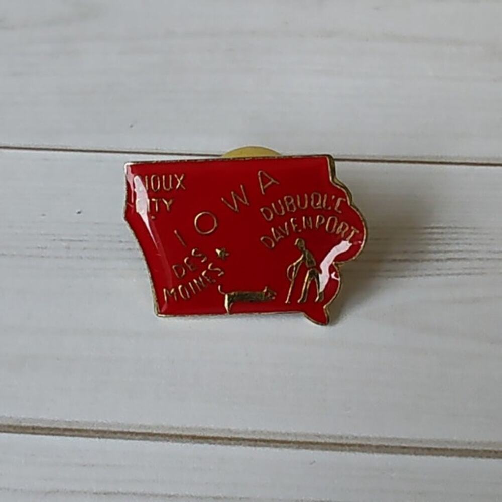Iowa State Shaped Detail Pin Souvenir Travel Hat Lapel Collectible